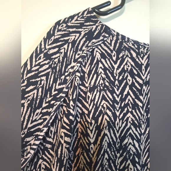 Viz a Viz small 100% viscose 3/4 sleeve tribal print tan black tunic - Picture 5 of 6